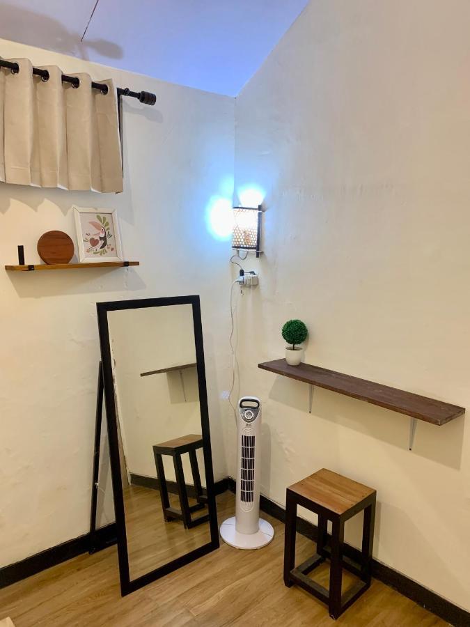 バニュワンギ Good Feelingホステル 部屋 写真