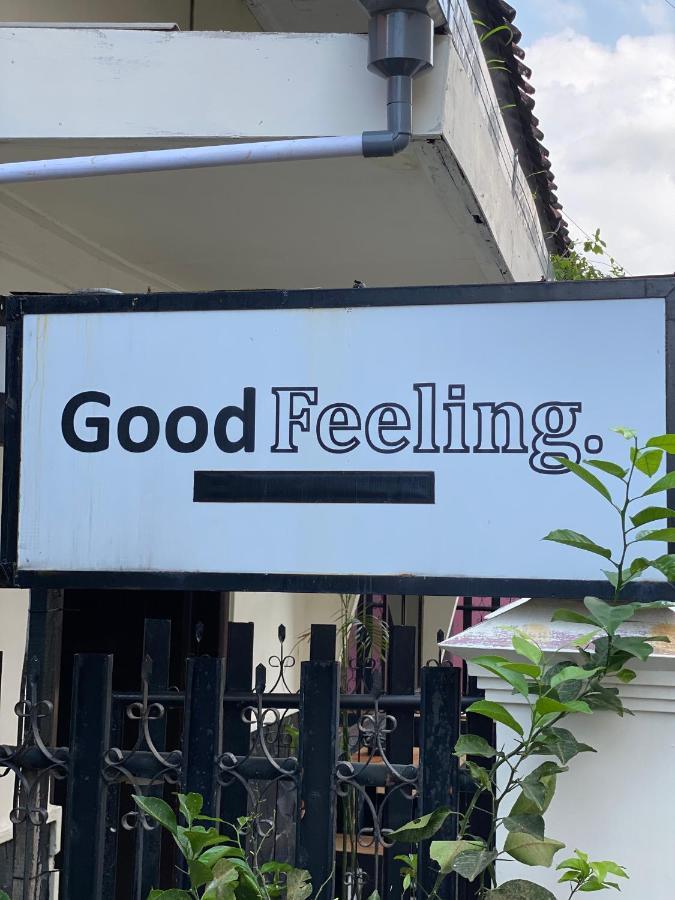 バニュワンギ Good Feelingホステル エクステリア 写真